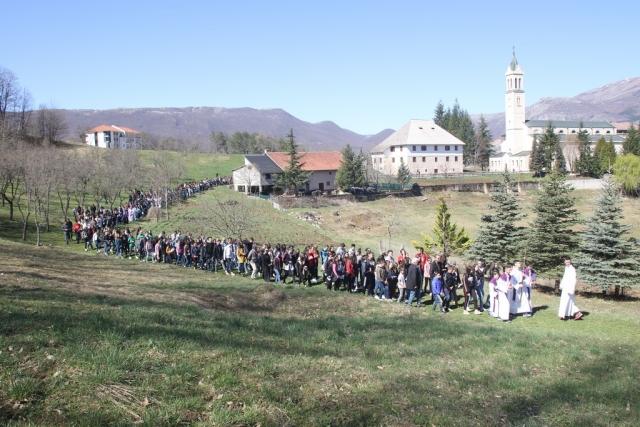 Nadbiskupijski križni put mladih na Šćitu