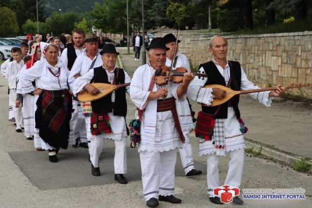 FOTO: Na Šćitu održana 5. kulturno-vjerska baština Hrvata BiH pod geslom ''Vratimo nadu zavičaju''