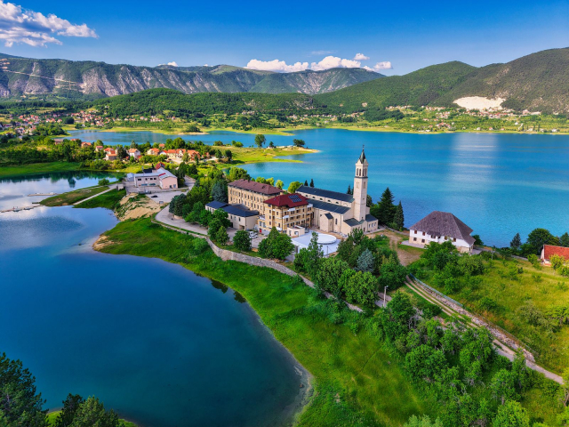 Poziv na svečano otvorenje Galerije Franjevačkog samostana Rama Šćit Poziv na svečano otvorenje Galerije Franjevačkog samostana Rama Šćit