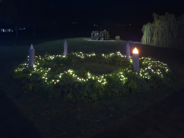 Paljenje druge adventske svijeće, svijeće mira